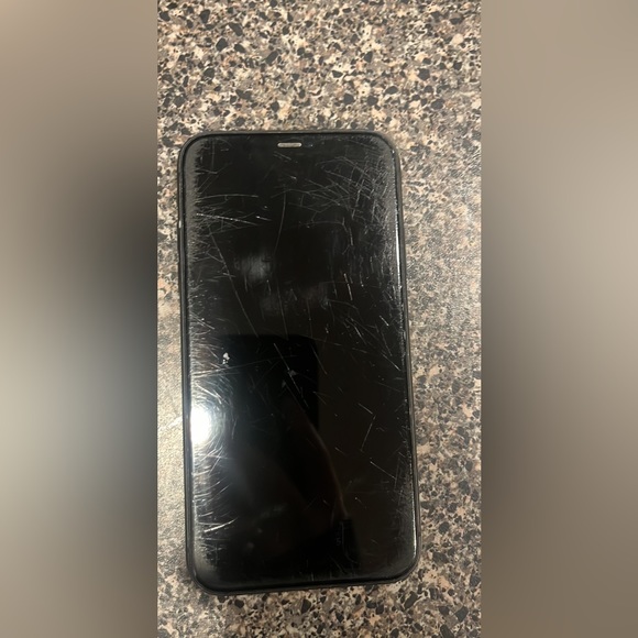 iphone 11, black. good condition - Picture 2 of 4